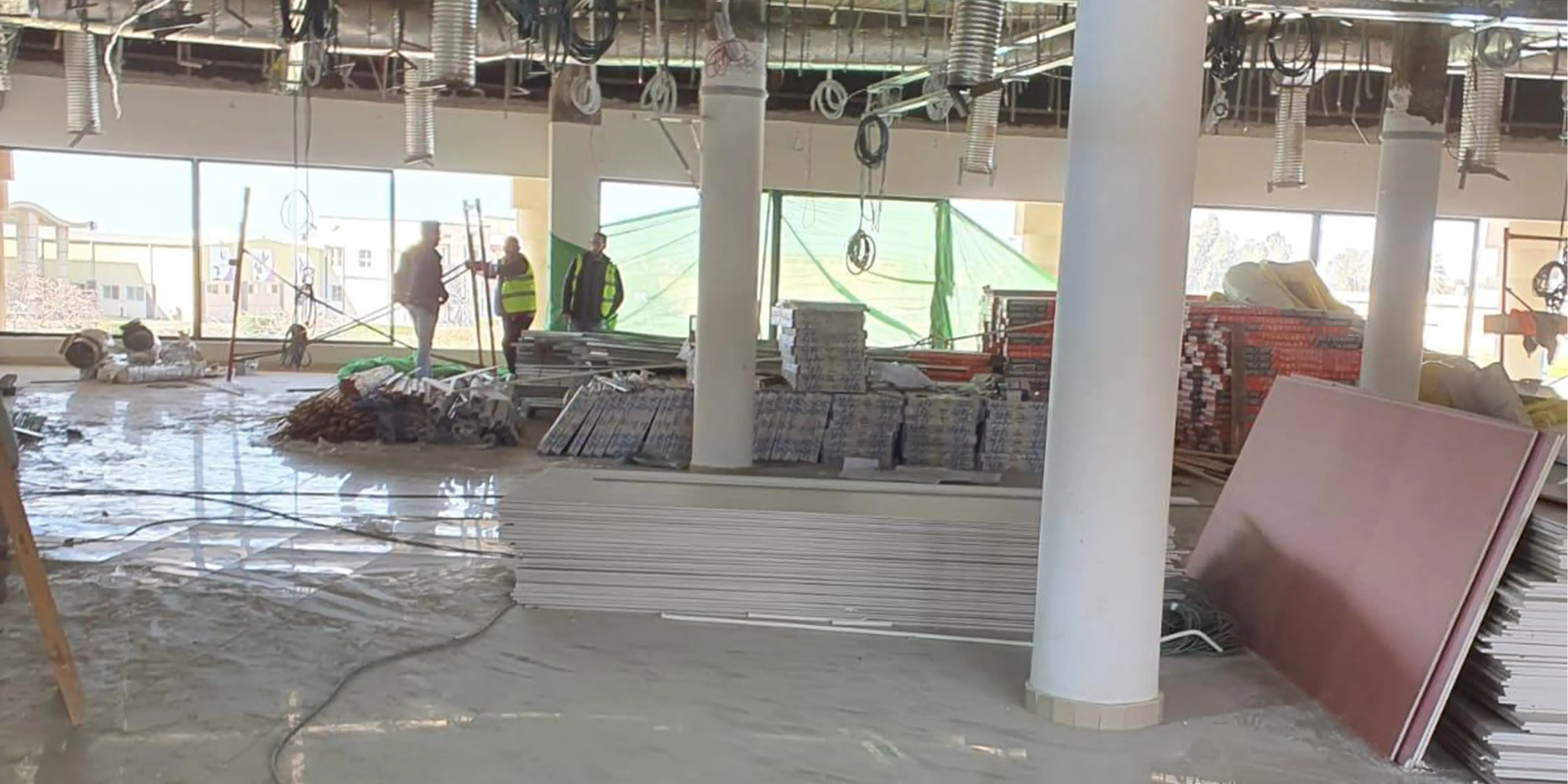 Construction du bâtiment administratif du complexe des Aigles pour les forces aériennes